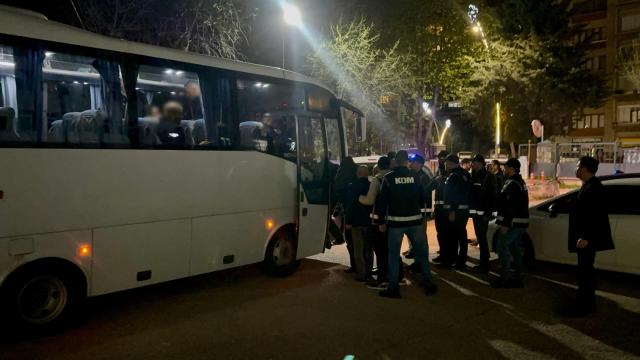 Ehliyet almak için yaptıkları şeytanın aklına gelmez! Yapay zekayı bile kullandılar Ehliyet almak için yaptıkları şeytanın aklına gelmez! Yapay zekayı bile kullandılar